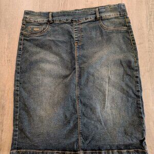 Esteez Women's  Blue Denim Skirt Size 14